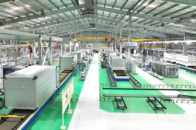 Cung cấp máy móc, thiết bị phục vụ sản xuất công nghiệp, thương mại, hàng hải và các ngành dịch vụ.
